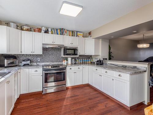 9309 98 Avenue, Edmonton, AB - Indoor Photo Showing Kitchen