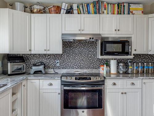 9309 98 Avenue, Edmonton, AB - Indoor Photo Showing Kitchen