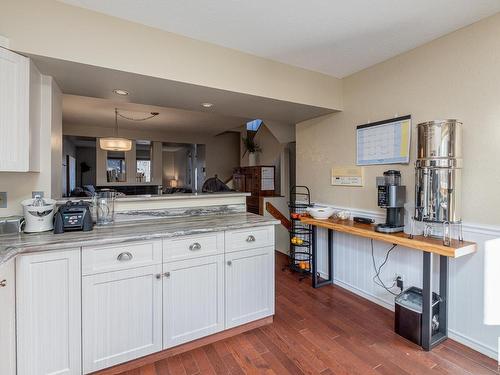 9309 98 Avenue, Edmonton, AB - Indoor Photo Showing Kitchen