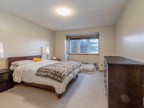 9309 98 Avenue, Edmonton, AB - Indoor Photo Showing Bedroom