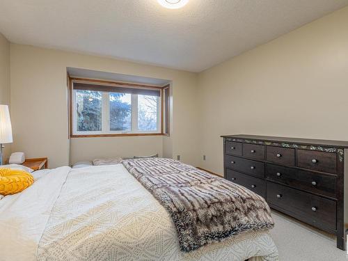 9309 98 Avenue, Edmonton, AB - Indoor Photo Showing Bedroom