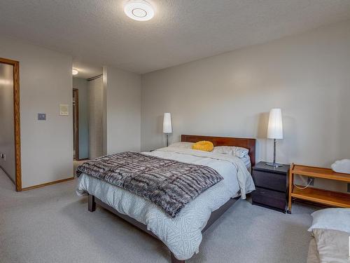 9309 98 Avenue, Edmonton, AB - Indoor Photo Showing Bedroom