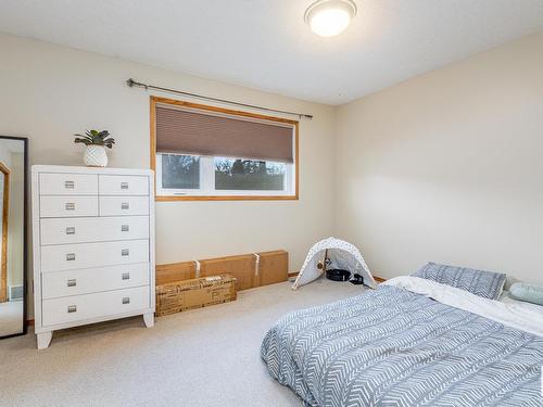 9309 98 Avenue, Edmonton, AB - Indoor Photo Showing Bedroom