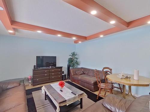 7928 82 Ave, Edmonton, AB - Indoor Photo Showing Living Room