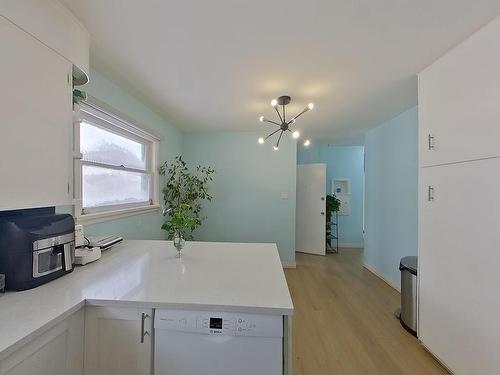 7928 82 Ave, Edmonton, AB - Indoor Photo Showing Kitchen