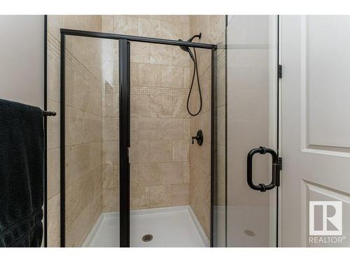 3448 Keswick Boulevard, Edmonton, AB - Indoor Photo Showing Bathroom