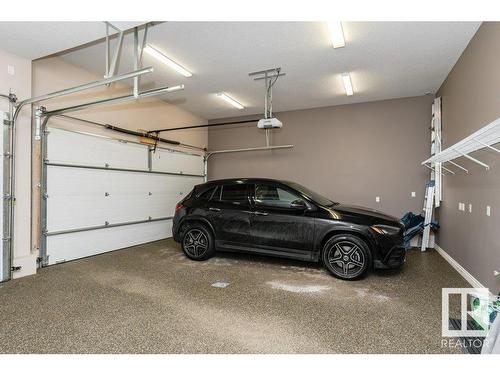 3448 Keswick Boulevard, Edmonton, AB - Indoor Photo Showing Garage