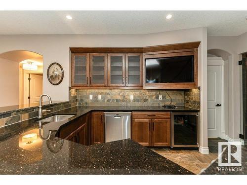 3448 Keswick Boulevard, Edmonton, AB - Indoor Photo Showing Kitchen