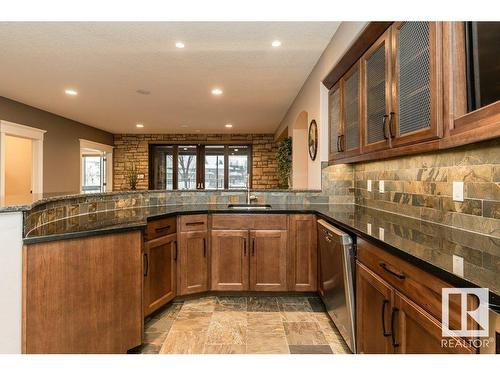 3448 Keswick Boulevard, Edmonton, AB - Indoor Photo Showing Kitchen