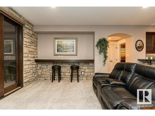 3448 Keswick Boulevard, Edmonton, AB - Indoor Photo Showing Living Room