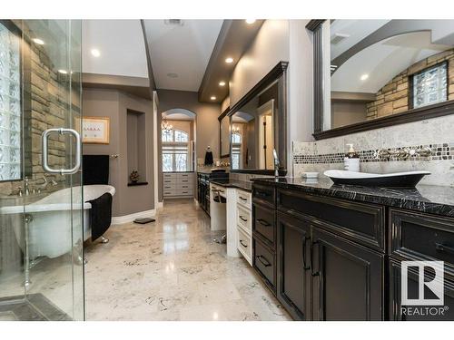 3448 Keswick Boulevard, Edmonton, AB - Indoor Photo Showing Bathroom