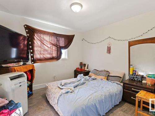 8844 93 Street, Edmonton, AB - Indoor Photo Showing Bedroom