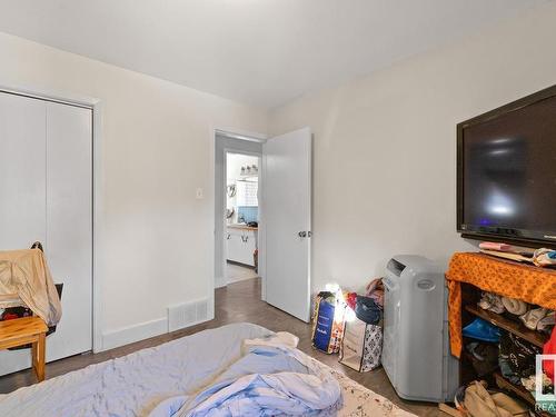 8844 93 Street, Edmonton, AB - Indoor Photo Showing Bedroom