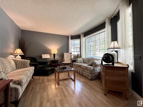 1807 Tomlinson Crescent, Edmonton, AB - Indoor Photo Showing Living Room