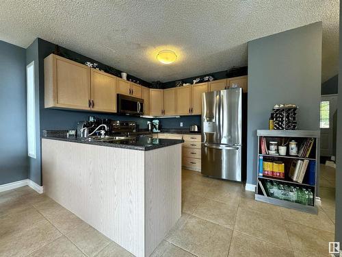 1807 Tomlinson Crescent, Edmonton, AB - Indoor Photo Showing Kitchen