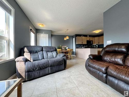 1807 Tomlinson Crescent, Edmonton, AB - Indoor Photo Showing Living Room