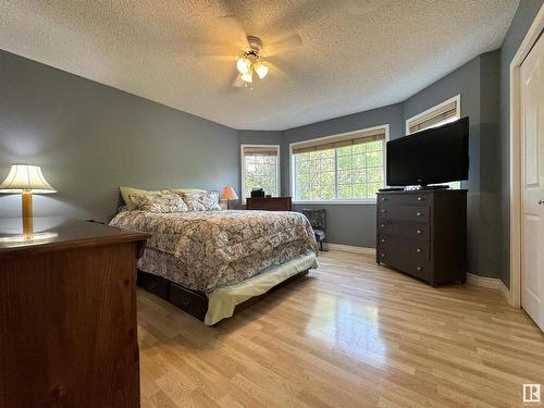 1807 Tomlinson Crescent, Edmonton, AB - Indoor Photo Showing Bedroom