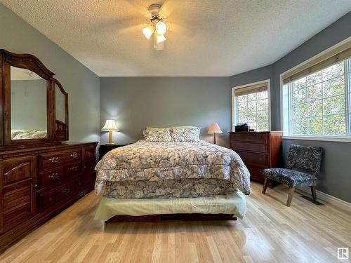 1807 Tomlinson Crescent, Edmonton, AB - Indoor Photo Showing Bedroom