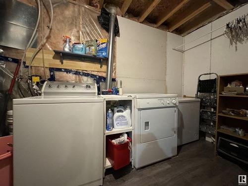 1807 Tomlinson Crescent, Edmonton, AB - Indoor Photo Showing Laundry Room