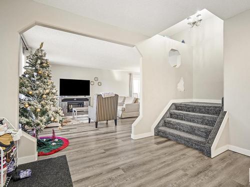 72 Howson Crescent, Edmonton, AB - Indoor Photo Showing Other Room