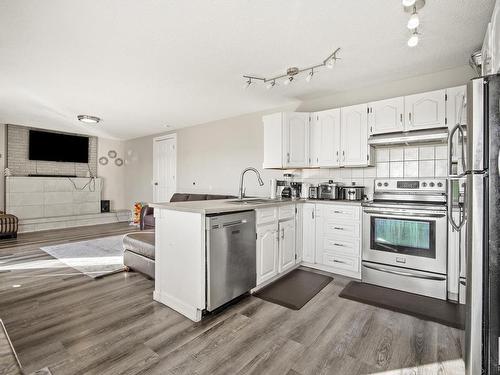 72 Howson Crescent, Edmonton, AB - Indoor Photo Showing Kitchen