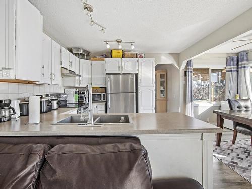 72 Howson Crescent, Edmonton, AB - Indoor Photo Showing Kitchen With Double Sink