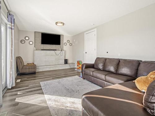 72 Howson Crescent, Edmonton, AB - Indoor Photo Showing Living Room