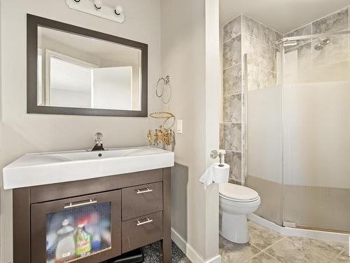 72 Howson Crescent, Edmonton, AB - Indoor Photo Showing Bathroom