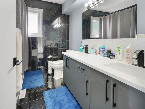 10255 159 Street, Edmonton, AB - Indoor Photo Showing Bathroom