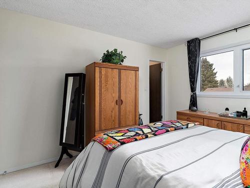 3512 12A Avenue Nw, Edmonton, AB - Indoor Photo Showing Bedroom