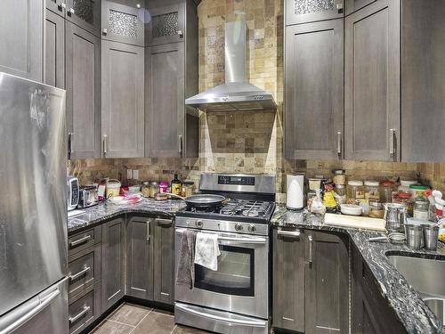 2312 Cameron Ravine Cove Cove, Edmonton, AB - Indoor Photo Showing Kitchen