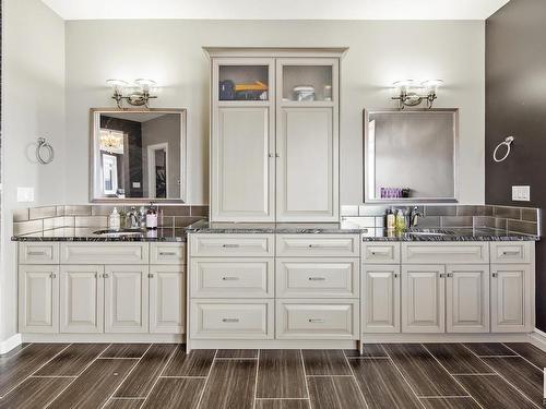 2312 Cameron Ravine Cove Cove, Edmonton, AB - Indoor Photo Showing Bathroom