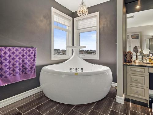 2312 Cameron Ravine Cove Cove, Edmonton, AB - Indoor Photo Showing Bathroom