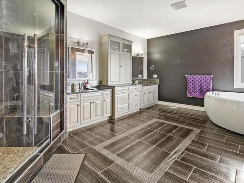 2312 Cameron Ravine Cove Cove, Edmonton, AB - Indoor Photo Showing Bathroom