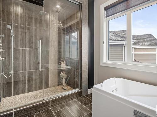 2312 Cameron Ravine Cove Cove, Edmonton, AB - Indoor Photo Showing Bathroom