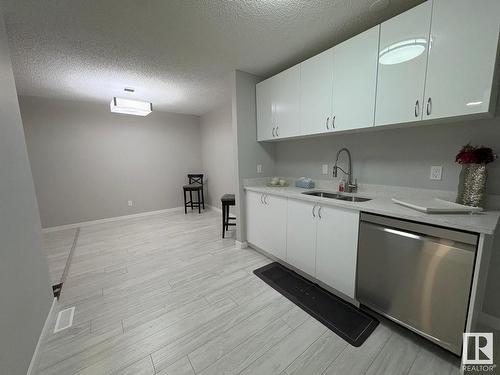 29 2204 118 Street, Edmonton, AB - Indoor Photo Showing Kitchen With Double Sink