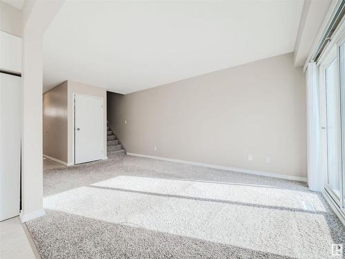 137 Centennial Court, Edmonton, AB - Indoor Photo Showing Other Room