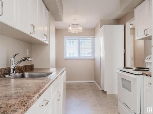 137 Centennial Court, Edmonton, AB - Indoor Photo Showing Kitchen