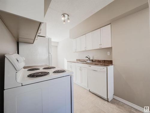 137 Centennial Court, Edmonton, AB - Indoor Photo Showing Kitchen