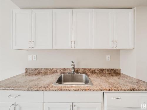 137 Centennial Court, Edmonton, AB - Indoor Photo Showing Kitchen