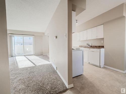 137 Centennial Court, Edmonton, AB - Indoor Photo Showing Kitchen