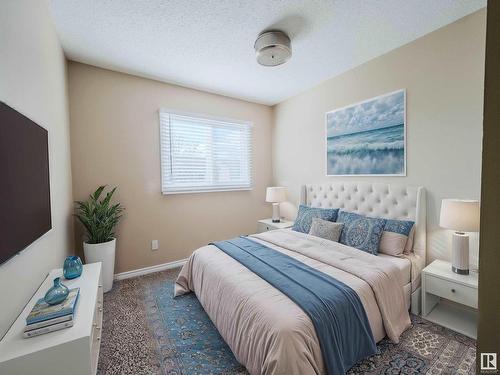 137 Centennial Court, Edmonton, AB - Indoor Photo Showing Bedroom