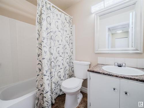 137 Centennial Court, Edmonton, AB - Indoor Photo Showing Bathroom