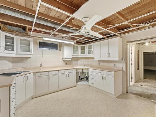 6515 102A Avenue, Edmonton, AB - Indoor Photo Showing Kitchen