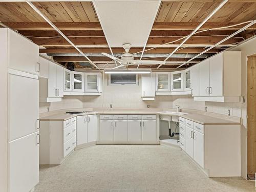 6515 102A Avenue, Edmonton, AB - Indoor Photo Showing Kitchen