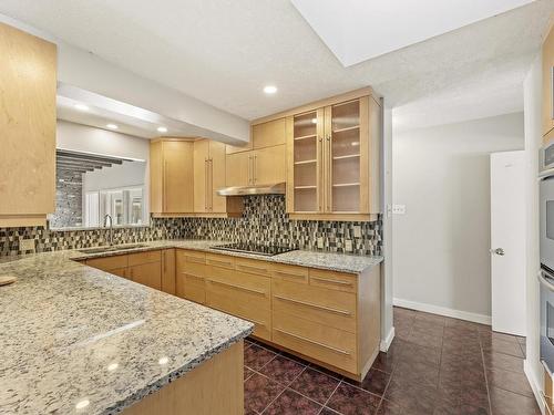 6515 102A Avenue, Edmonton, AB - Indoor Photo Showing Kitchen