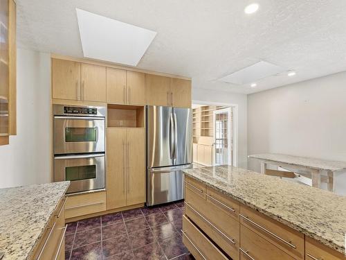 6515 102A Avenue, Edmonton, AB - Indoor Photo Showing Kitchen