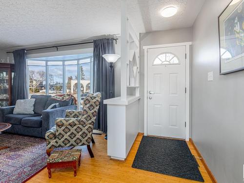 6211 95 Avenue, Edmonton, AB - Indoor Photo Showing Living Room