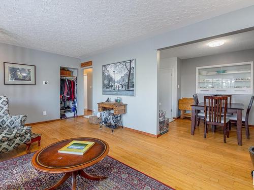 6211 95 Avenue, Edmonton, AB - Indoor Photo Showing Living Room