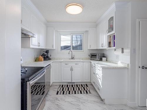 6211 95 Avenue, Edmonton, AB - Indoor Photo Showing Kitchen